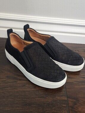 Vionic Women's Kimmie Perf Black Slip-On Sneakers I4686L1001. Women's size 6 M.